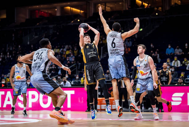 不少足球巨 不少足球巨